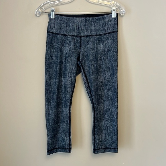 Lululemon Wunder Under Crop Full-On Luxtreme in Burlap Texture Black Dune size 6 - Picture 3 of 7